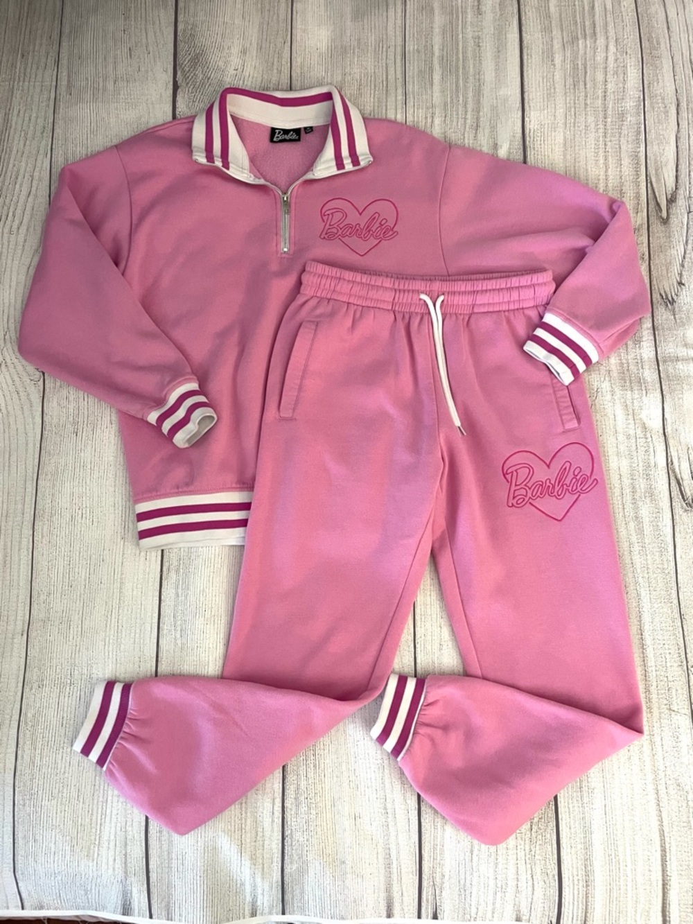 BARBIE Pink Women’s Sweatshirt and Joggers Pants Set 💖🌸💝😎 Size Medium - Picture 2 of 15